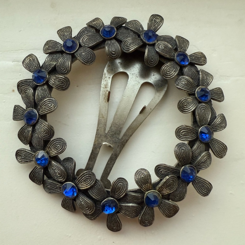 1930/1940’s Silver-tone Wash Floral Fur Clip